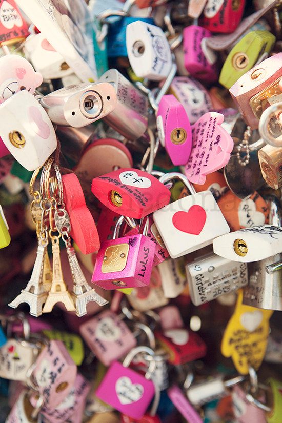 place your padlock of love in Paris