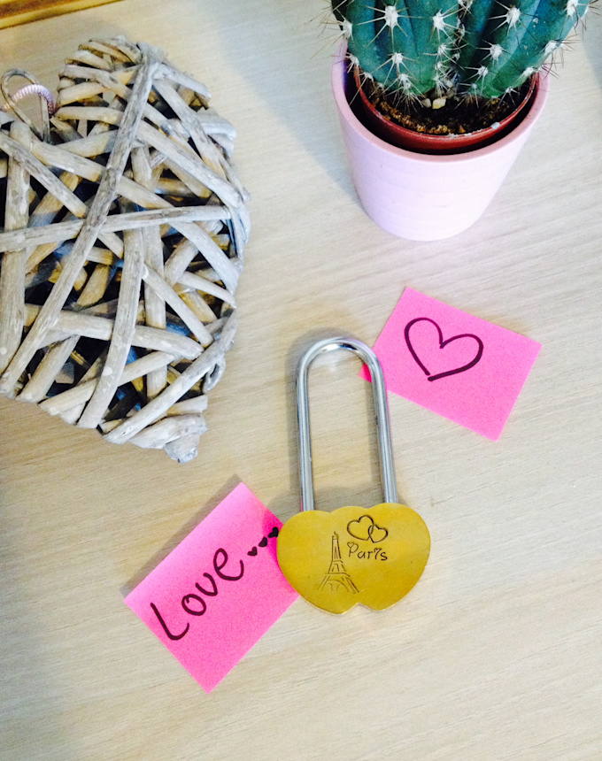 place your padlock of love in Paris